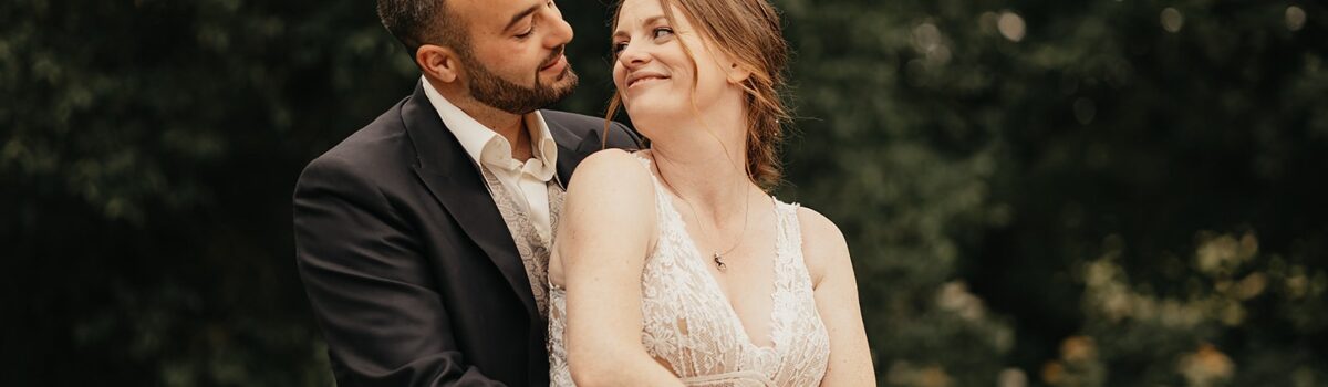 Un mariage intimiste à l'organisation épurée au Château de Creully en Normandie.