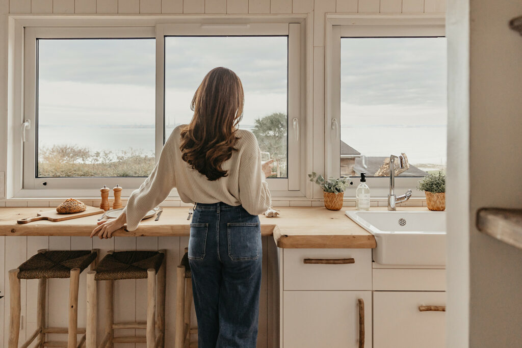 Une séance photo immobilière pour Les Secrets d'Honfleur afin de construire son identité visuelle à partir d’une banque d’images !